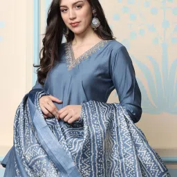 Ishin Grey Embroidered Kurta With Pant & Dupatta image 4