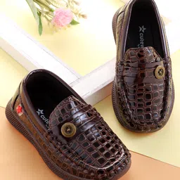 Cute Walk by Babyhug Loafer With Textured Design & Button Applique - Brown-picture-17