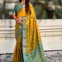 ELITE WEAVES Woven Design Zari Silk Blend Handloom Patola Saree image 2