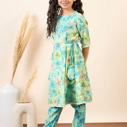 Stylo Bug Girls Floral Printed Regular Kurti with Trousers image 4