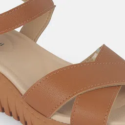 J.FONTINI Textured Block with Buckles image 5