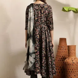 Sangria Women Floral Printed Panelled Sequinned Chanderi Cotton Kurta Set image 4
