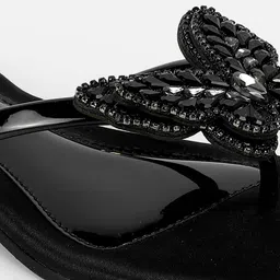 Mochi Textured Flatform Sandals image 4