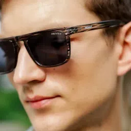 Resist Eyewear Black UV Protection Square Unisex Sunglasses image 4