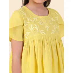 Fabindia Girls Ethnic Motifs Embroidered Regular Chikankari Pure Cotton Kurta with Salwar & With Dupatta image 2