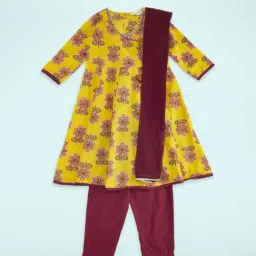 Akkriti by Pantaloons Kids Yellow & Maroon Cotton Floral Print Kurta Set-picture-17