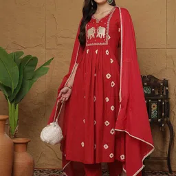 KIMAYRA Women Printed V Neck Pure Cotton Kurta Set With Dupatta image 5