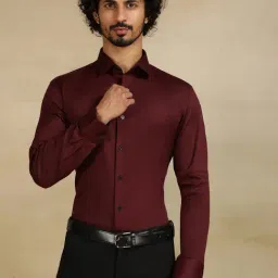JadeBlue Maroon Cotton Slim Fit Solid Shirt-picture-11