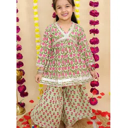 BownBee Pure Cotton Woven Three Fourth Sleeves Floral Printed & Gota Lace Embellished Kurti & Sharara With Coordinating Scrunchie Set - Green-picture-16