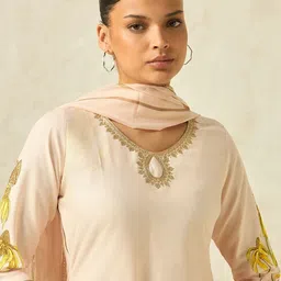 KALINI Women Floral Printed Regular Thread Work Kurta with Trousers & With Dupatta image 3