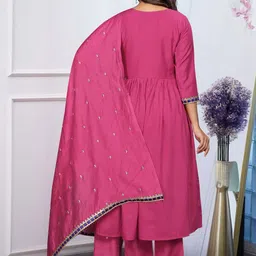 STYLENZA Women Floral Embroidered Panelled Thread Work Kurta with Trousers & With Dupatta image 3