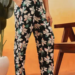 Clovia Floral Printed Lounge Pants With Side Pockets image 4