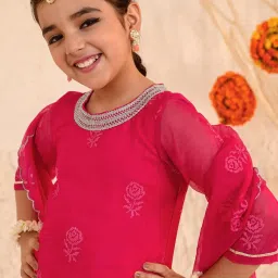 Pspeaches Girls Magenta Regular Fit Printed Kurta Set image 4