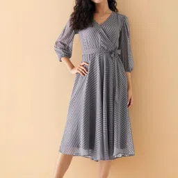 all about you Print Crepe Midi Dress-image-13