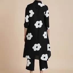 BLACK & BLAH BLAH Floral Printed Shirt Collar Straight Kurta With Trousers image 4