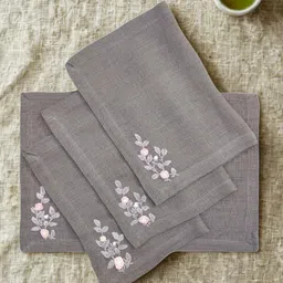 DESIGN GAATHA Grey & Pink Floral 4 Pieces Embroidered Table Placemats image 5