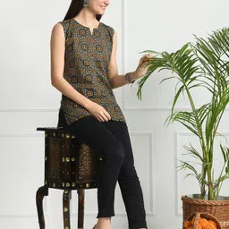 Rangun Floral Print Top image 5