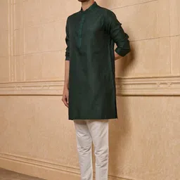 Tasva Men Ethnic Motifs Self Design Straight Kurta with Trousers image 4