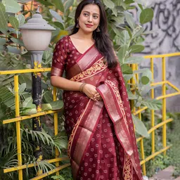 LeeliPeeri Designer Floral Zari Saree image 3