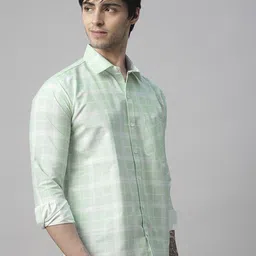 TRYBUY.IN Men Standard Buffalo Checks Opaque Checked Casual Shirt image 3