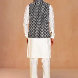Jompers Men Regular Kurta with Pyjamas image 5