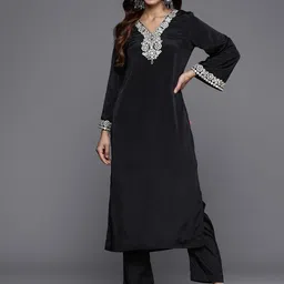 Varanga Embroidered Mirror Work Kurta with Trousers image 4