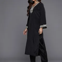 Varanga Embroidered Mirror Work Kurta with Trousers image 5