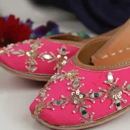 Glam Story Women's Pink Ethnic Juttis-image-45
