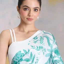 navyasa by liva Green Printed Saree With Unstitched Blouse image 5