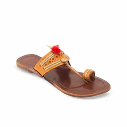 House of Pataudi Women Leather One Toe Kolhapuri Flats image 5