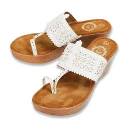 Melange by Lifestyle Women's White Toe Ring Wedges image 5