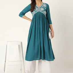 Ashlee Women Embroidered Mirror Work Kurta image 5