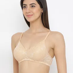 Clovia Lace Padded Non-Wired Bra image 3