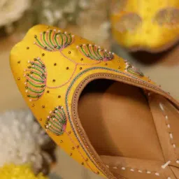 Glam Story Women's Yellow Ethnic Juttis-image-46