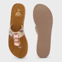 Sole To Soul Textured Flatform Sandals image 3