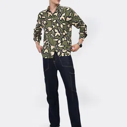 Eszett Floral Printed Spread Collar Casual Shirt-image-5