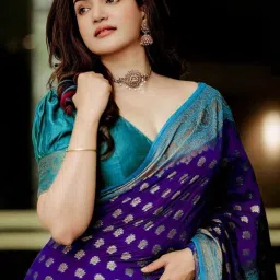 Satrani Blue Woven Saree With Unstitched Blouse image 5