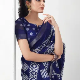 Satrani Navy Geometric Print Saree With Unstitched Blouse image 5