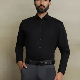 JadeBlue Black Cotton Regular Fit Solid Shirt-picture-13