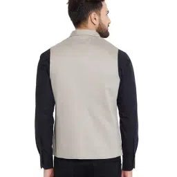 Hypernation Grey Sleeveless Slim Fit Solid Waistcoat image 2