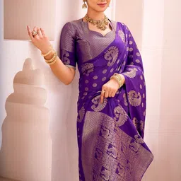 MADHAVPRIYA Woven Design Ethnic Motifs Zari Banarasi Saree with Unstitched Blouse Piece image 2