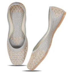 SZN Women Mojaris Flats image 5