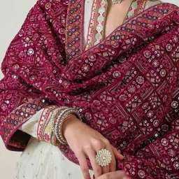 Soch Magenta Solid Dupatta image 5