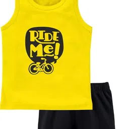 TRIANGLETEES Unisex Kids Printed T-shirt with Shorts image 1