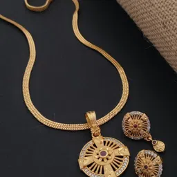 niva fashion Women Gold-Plated Brass Pendant image 2