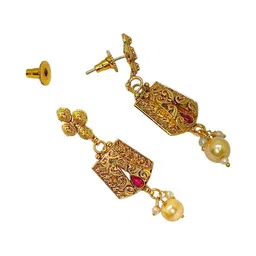 FEMMIBELLA Gold Plated Stones Studded & Beaded Jewellery Set image 5