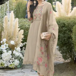 CREEPER Women Floral Embroidered Regular Sequinned Kurta with Trousers & Dupatta-picture-18