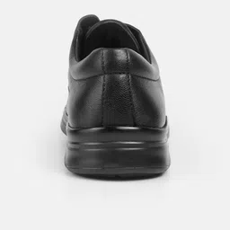 Mochi Men Leather Textured Round Toe Brogues image 5
