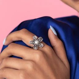 Shaya 92.5 Sterling Silver Freshwater Pearls Shirin E Floral Ring for Women-picture-17