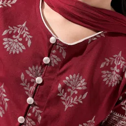 Earthy Touch Cotton Knit Half Sleeves Kurta & Leggings With Dupatta Brocade Print- Maroon image 4